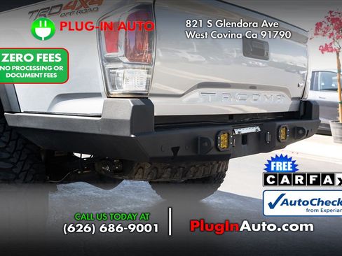 Used 2020 Toyota Tacoma TRD Off-Road w/ Advanced Technology Package AWD/4WD image 9