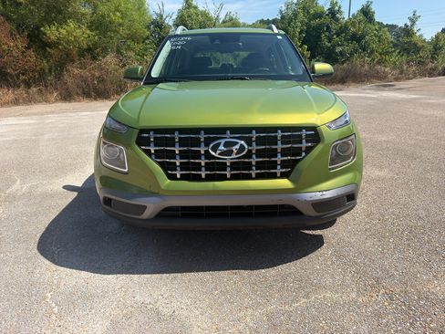 Used 2020 Hyundai Venue SEL FWD image 2