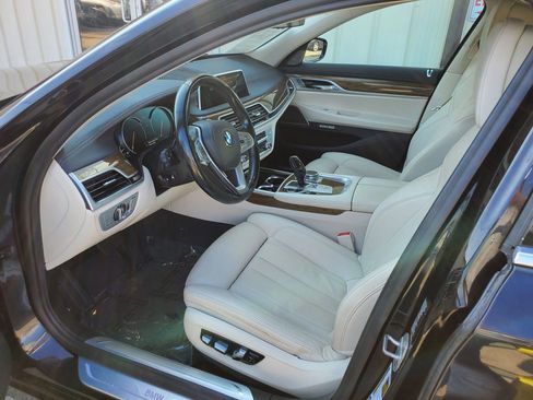 Used 2018 BMW 750i xDrive image 28