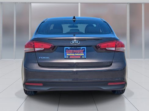 Used 2018 Kia Forte LX FWD image 4