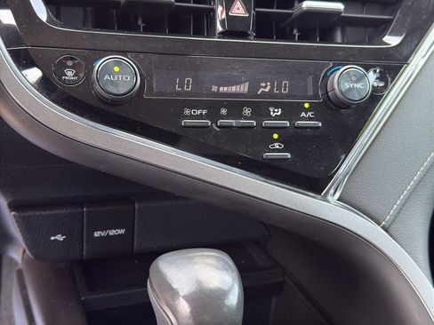 Used 2024 Toyota Camry SE AWD/4WD image 16