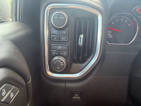 Used 2021 Chevrolet Silverado 1500 LT AWD/4WD image 9