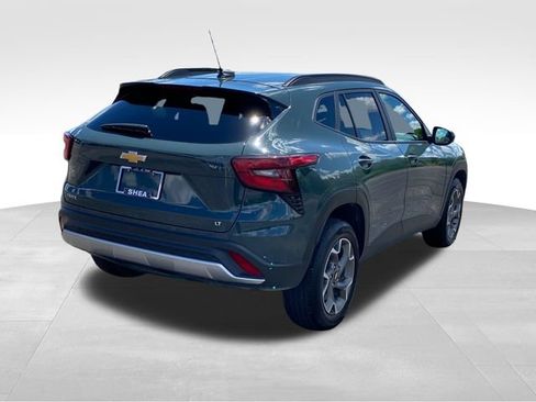 Certified 2025 Chevrolet Trax LT FWD image 3