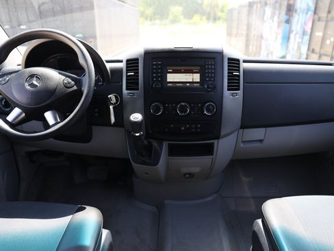 Used 2014 Mercedes-Benz Sprinter 2500 image 23