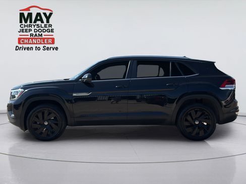 Used 2024 Volkswagen Atlas Cross Sport SE w/ Panoramic Sunroof Package FWD image 4