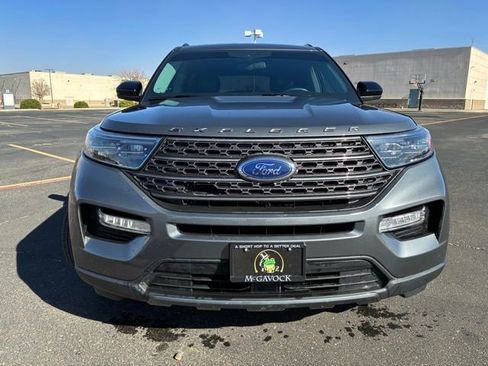 Used 2022 Ford Explorer XLT w/ Equipment Group 202A image 6