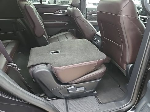 Used 2025 Ford Explorer Platinum w/ LUX Leather Package AWD/4WD image 90