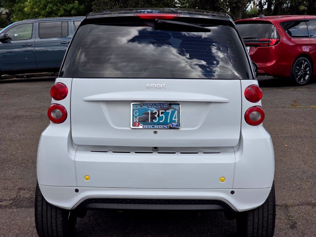 Used 2014 smart fortwo passion RWD image 8