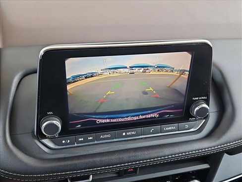 Used 2023 Nissan Rogue S FWD image 19