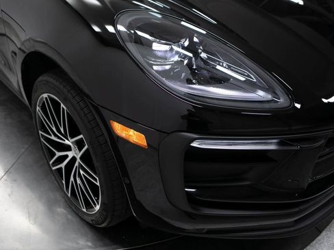 Certified 2025 Porsche Macan image 12