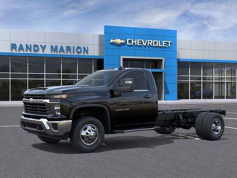 New 2026 Chevrolet Silverado 3500 LT image 2