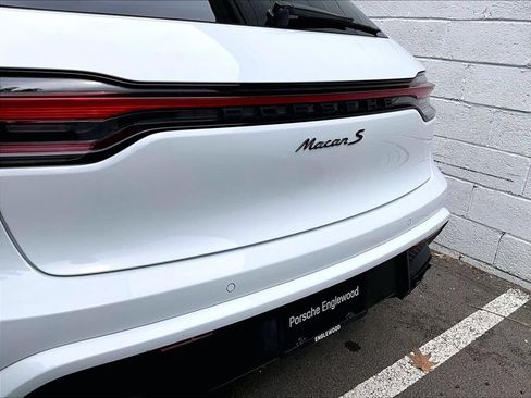 Certified 2023 Porsche Macan S AWD/4WD image 13