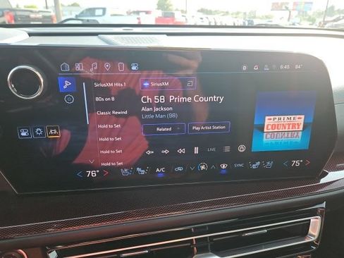 Used 2024 Chevrolet Traverse RS w/ LPO, Floor Liner Package FWD image 33