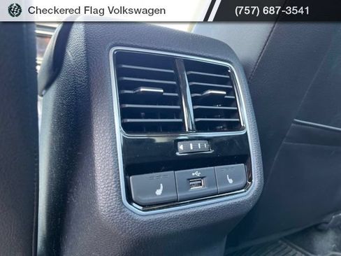Used 2017 Volkswagen Passat 1.8T SEL Premium FWD image 29