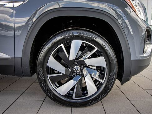 New 2026 Volkswagen Atlas Cross Sport SE FWD image 5
