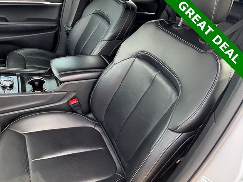 Used 2025 Jeep Grand Cherokee Limited w/ Luxury Tech Group II image 30