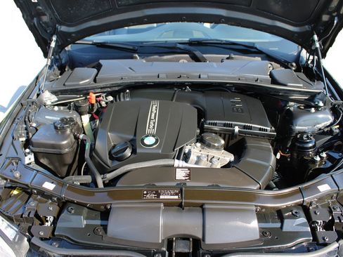 Used 2013 BMW 335i Convertible image 33