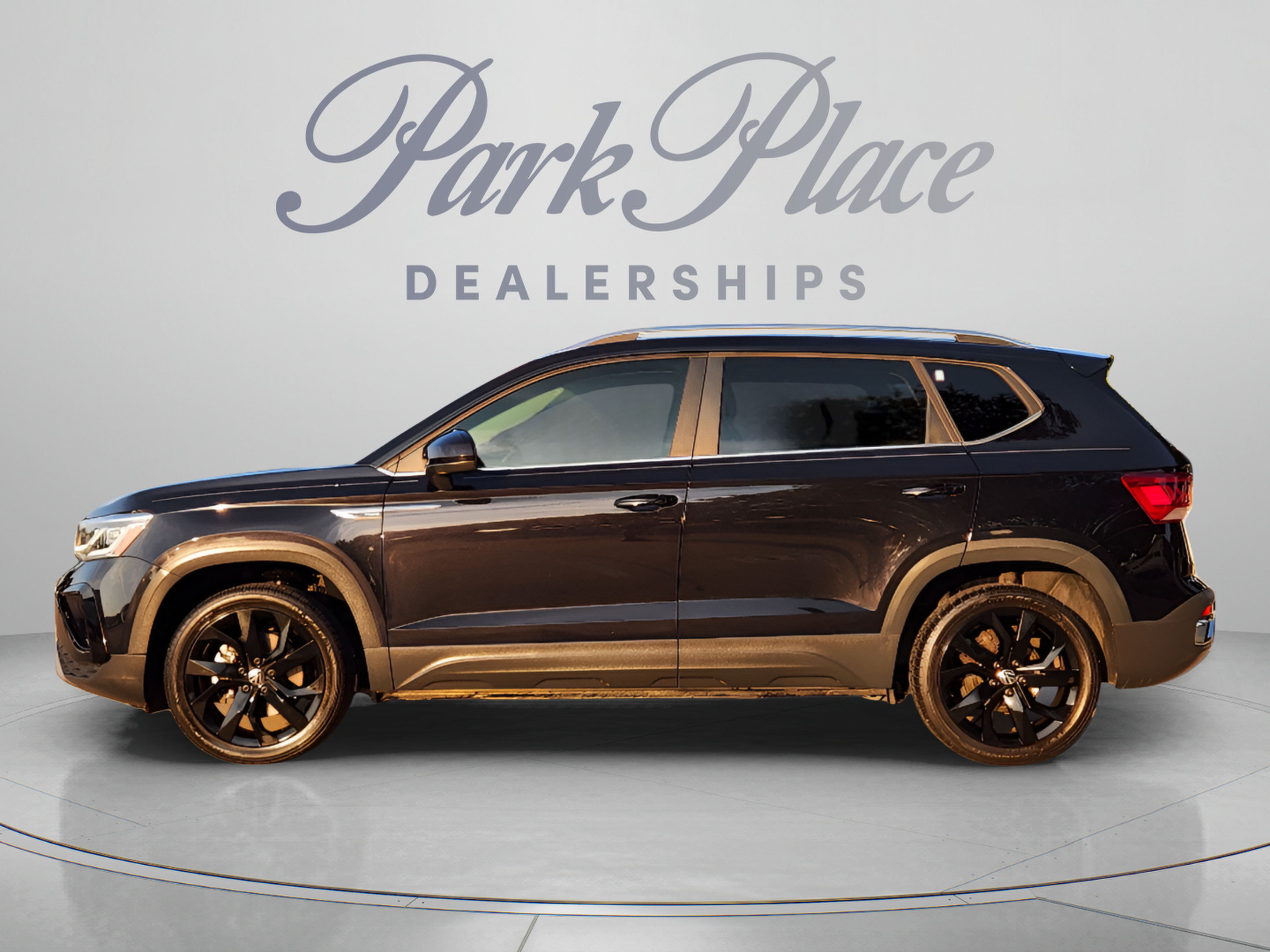 Used 2022 Volkswagen Taos SEL FWD image 2