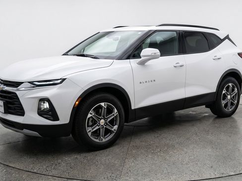 Used 2025 Chevrolet Blazer LT FWD image 3