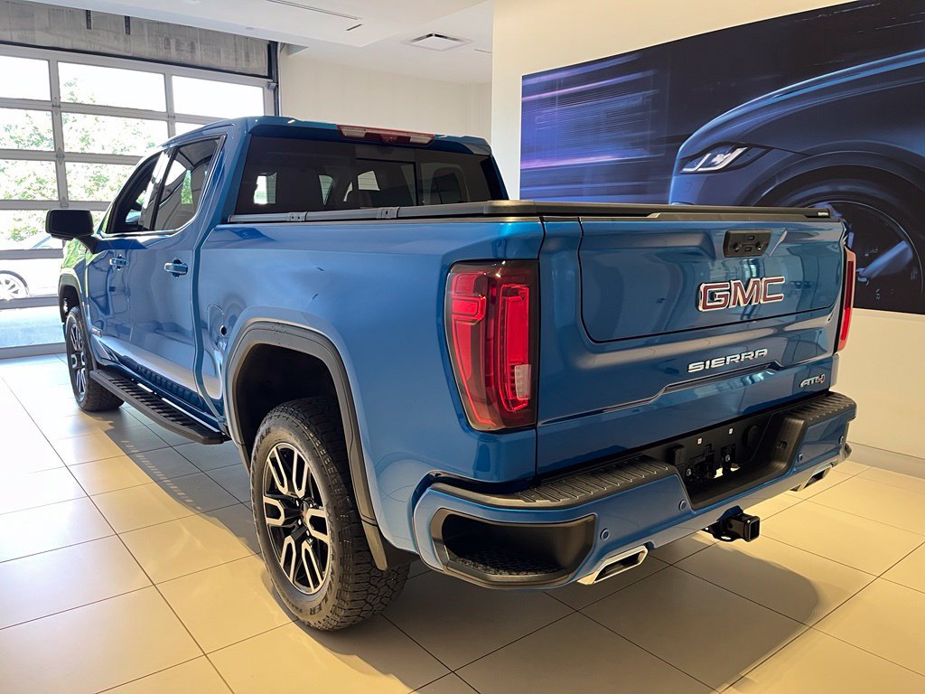 Used 2024 GMC Sierra 1500 AT4 w/ Technology Package AWD/4WD image 8
