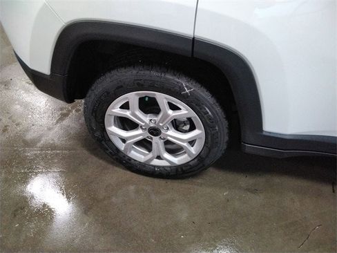 New 2026 Jeep Compass Latitude image 18