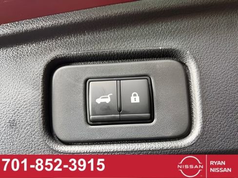 New 2025 Nissan Pathfinder Platinum image 8