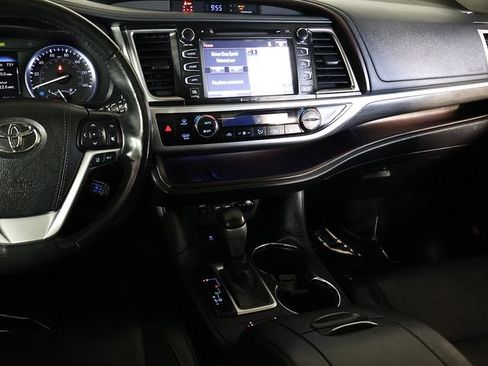Used 2019 Toyota Highlander Limited Platinum AWD/4WD image 19