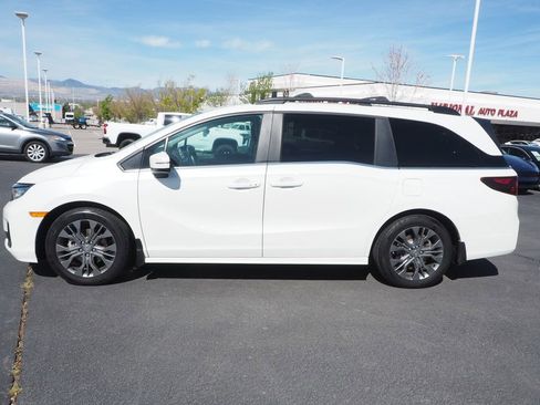Used 2025 Honda Odyssey Touring image 4