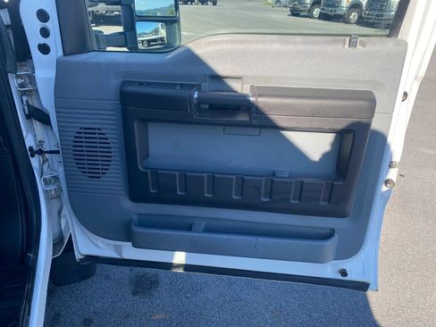 Used 2013 Ford F550 4x4 Crew Cab Super Duty w/ Payload Upgrade Pkg image 18