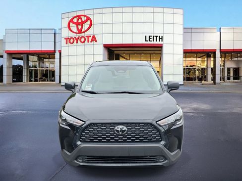 Used 2023 Toyota Corolla Cross L image 2