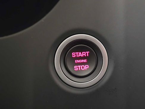 Used 2018 Jaguar E-PACE SE image 35