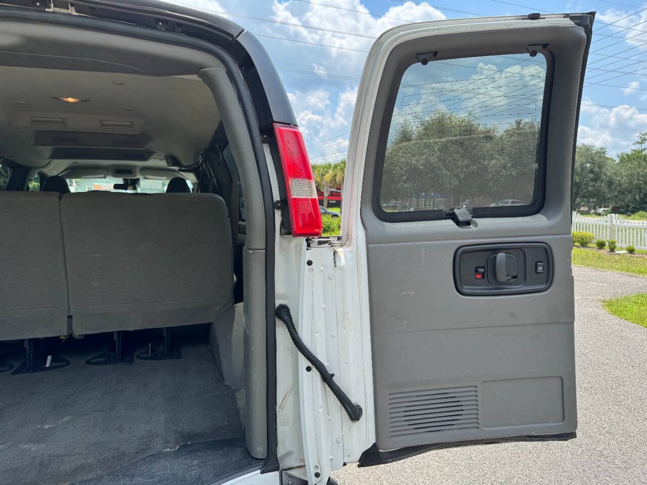 Used 2019 Chevrolet Express 3500 LT w/ LT Preferred Equipment Group RWD image 12