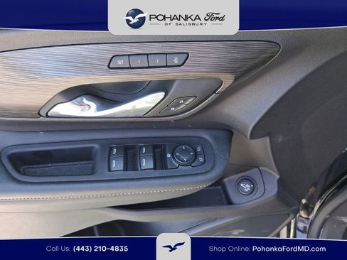 Used 2024 GMC Terrain SLT FWD image 9