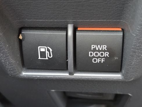 Used 2024 Toyota Sienna LE AWD/4WD image 11