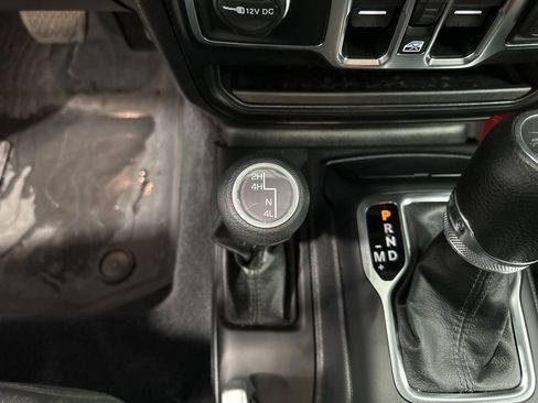 Used 2023 Jeep Gladiator Willys image 18