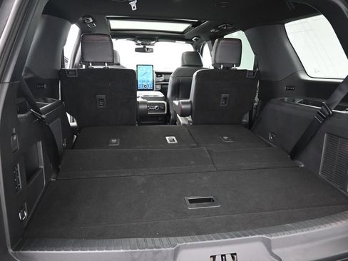 Used 2023 Ford Expedition Limited AWD/4WD image 9