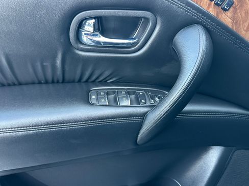 Used 2023 Nissan Armada SL w/ Captain's Chairs Package image 12