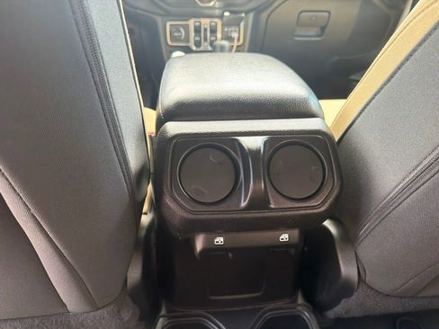 Used 2018 Jeep Wrangler Unlimited Sport S AWD/4WD image 11