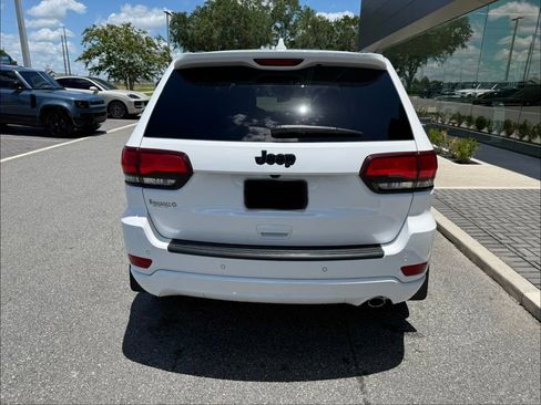 Used 2022 Jeep Grand Cherokee Laredo X RWD image 3
