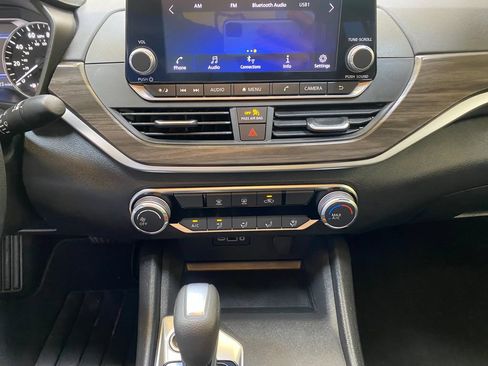 Used 2025 Nissan Altima 2.5 SV FWD image 39