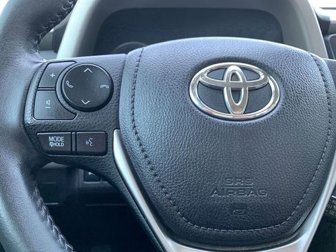 Used 2018 Toyota RAV4 XLE image 18