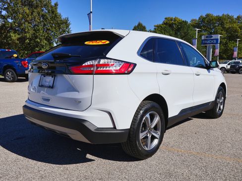 Used 2024 Ford Edge SEL w/ Convenience Package image 5