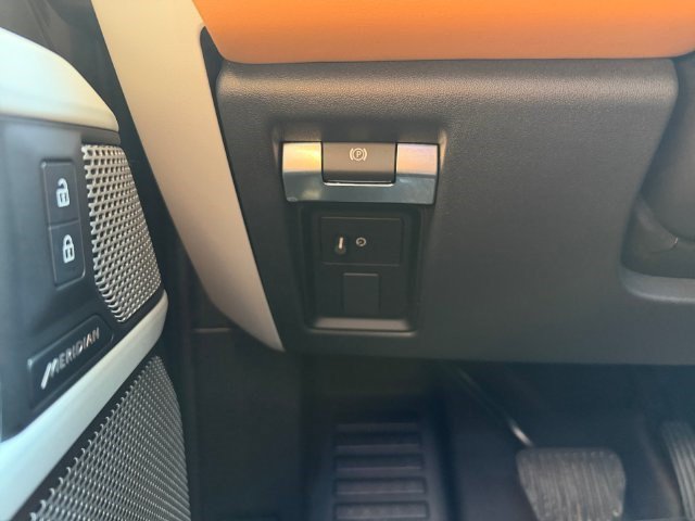 Used 2024 Land Rover Defender 130 X-Dynamic SE AWD/4WD image 26