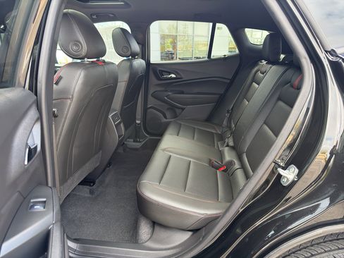 Used 2025 Chevrolet Trax RS w/ Sunroof Package FWD image 33
