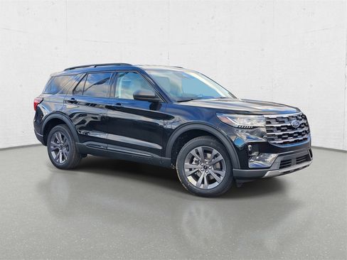 New 2026 Ford Explorer Active w/ Active Comfort Package image 2