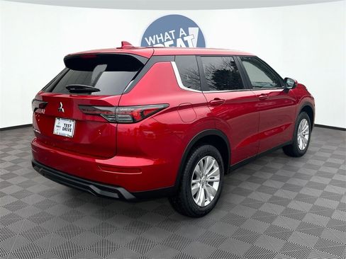 New 2025 Mitsubishi Outlander ES image 7