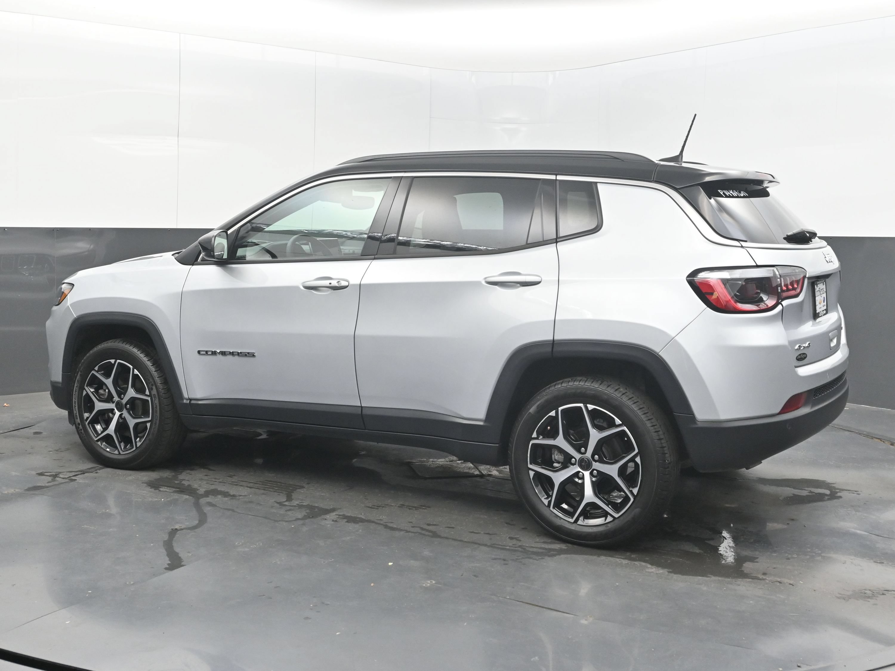 Used 2025 Jeep Compass Limited AWD/4WD image 7