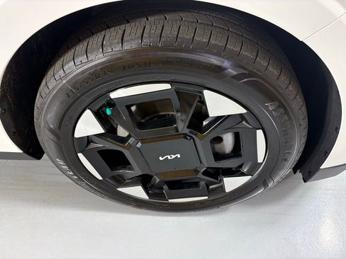 New 2026 Kia Carnival EX image 10