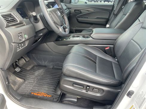 Used 2025 Honda Passport TrailSport image 9