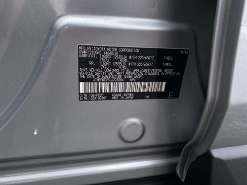 Used 2018 Toyota RAV4 XLE w/ Plus Extra Value Package image 25